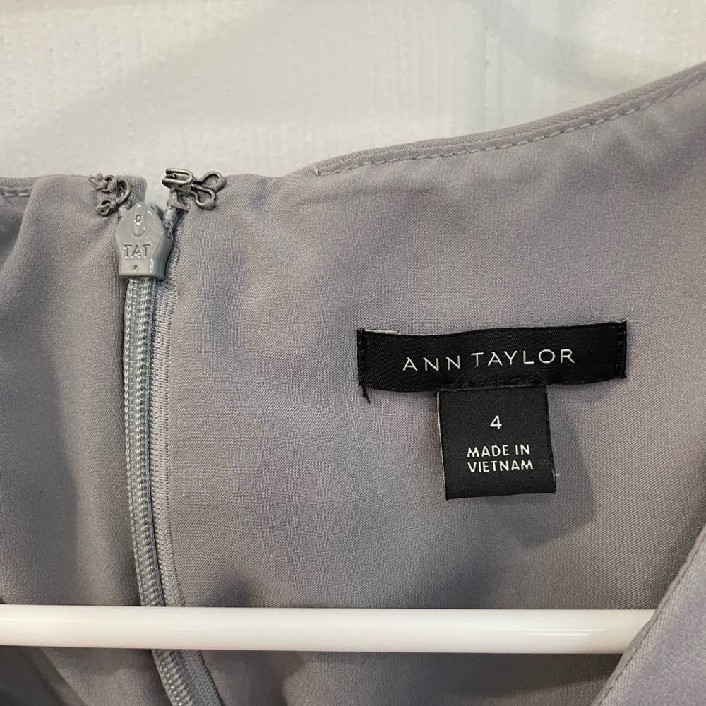 Ann Taylor Gray Pencil Dress Button Accents Crew Neck Sleeveless Women’s Size 4 - Picture 4 of 6